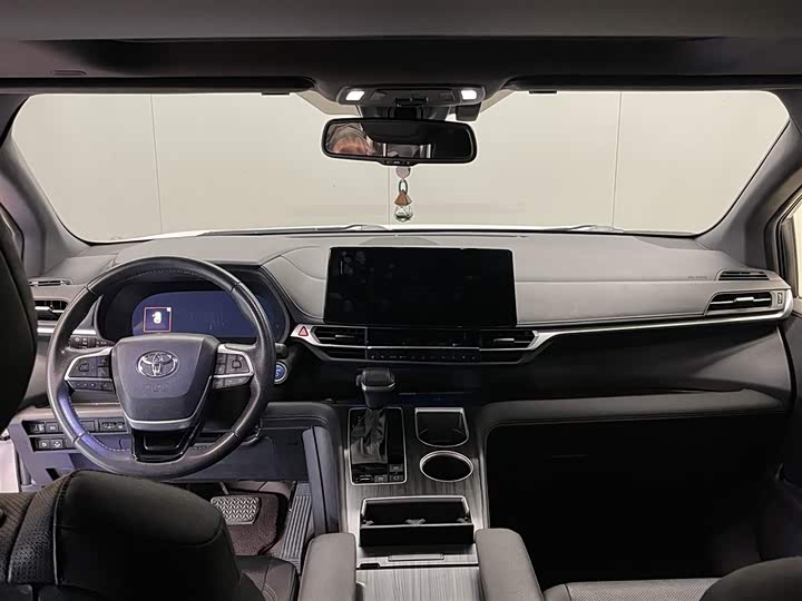 Фото 12 - Toyota Sienna