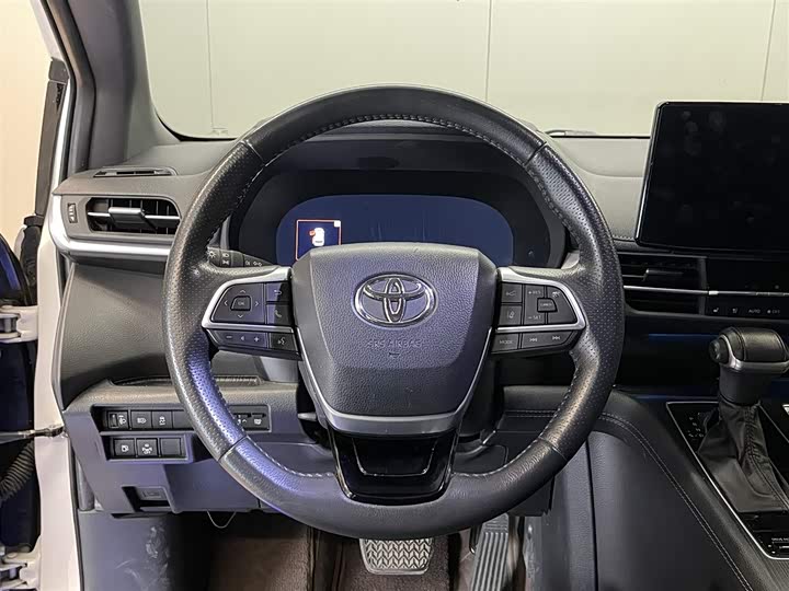 Фото 14 - Toyota Sienna