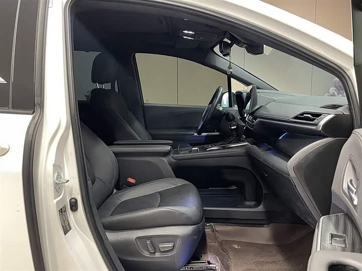 Фото 17 - Toyota Sienna