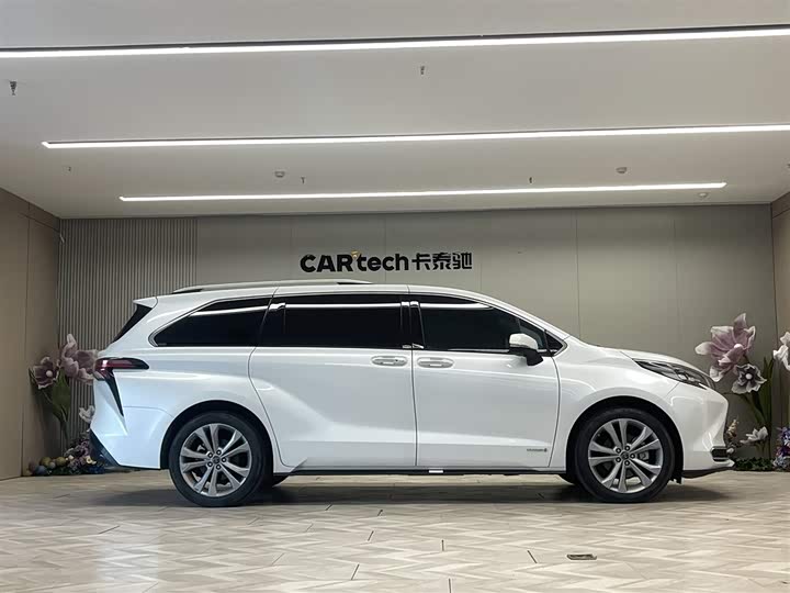 Фото 4 - Toyota Sienna