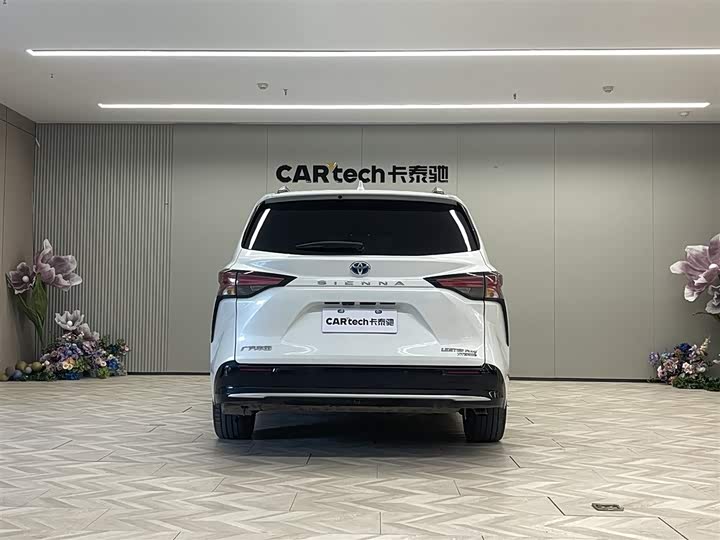 Фото 6 - Toyota Sienna