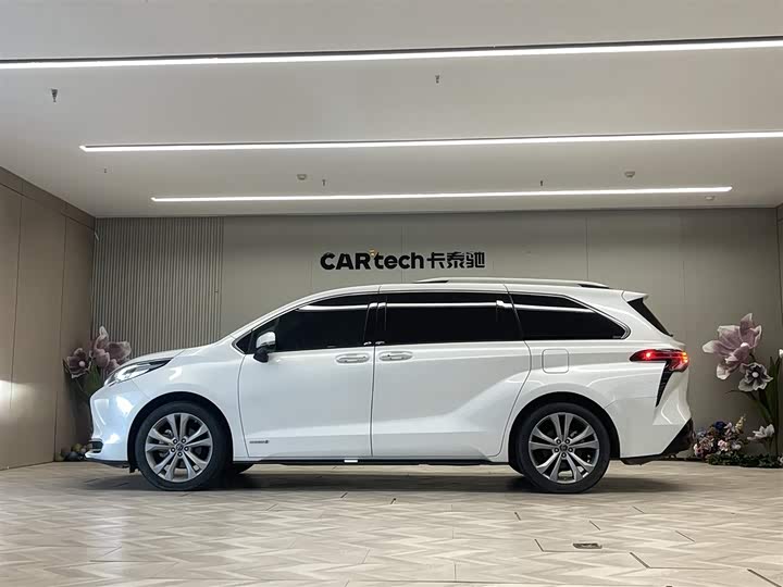 Фото 8 - Toyota Sienna