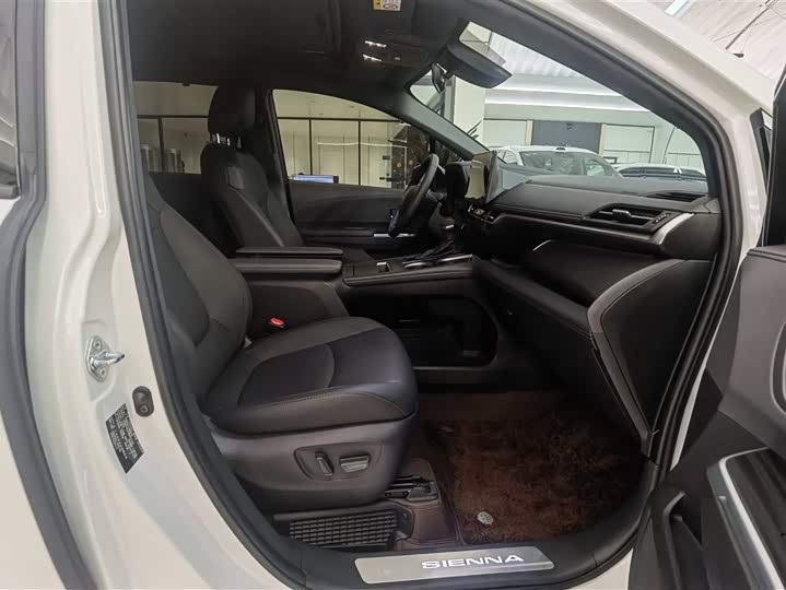 Фото 12 - Toyota Sienna