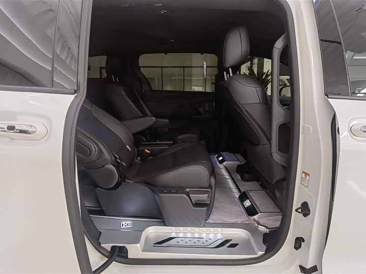 Фото 15 - Toyota Sienna