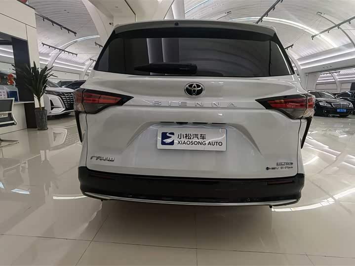 Фото 18 - Toyota Sienna