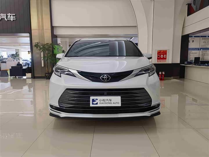 Фото 2 - Toyota Sienna