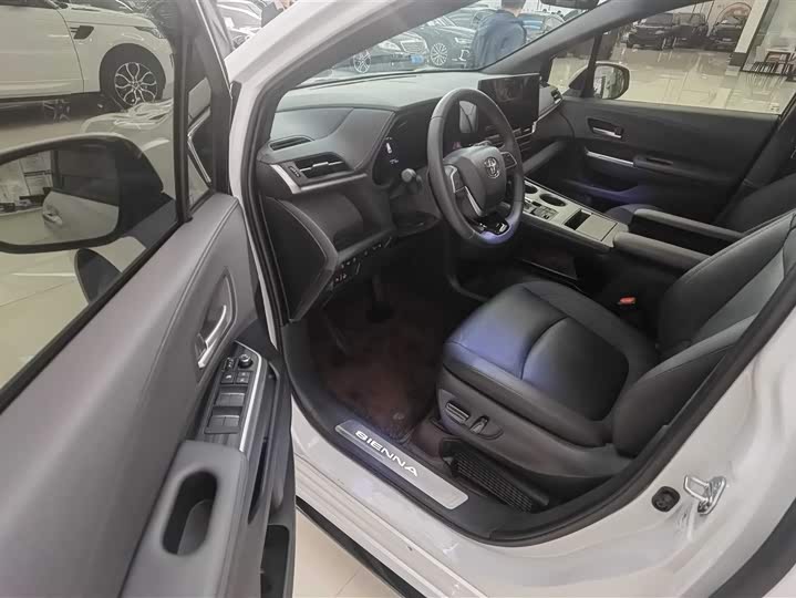 Фото 5 - Toyota Sienna