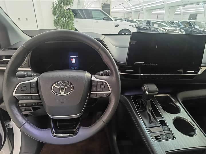 Фото 6 - Toyota Sienna