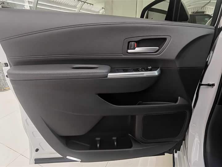 Фото 9 - Toyota Sienna