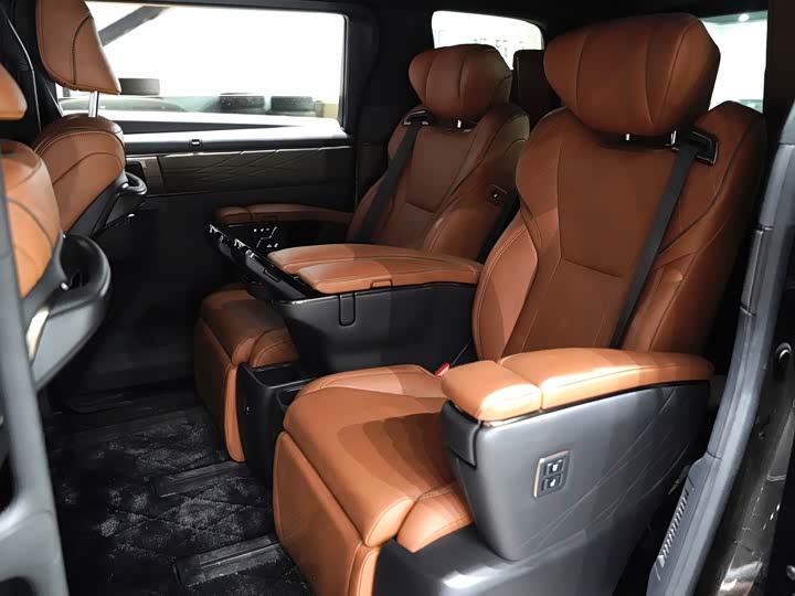 Фото 9 - Toyota Alphard