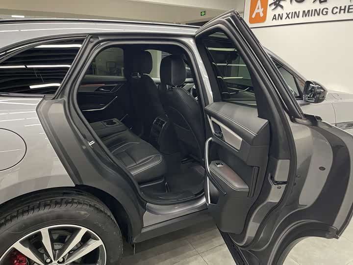 Фото 13 - Jaguar F-Pace