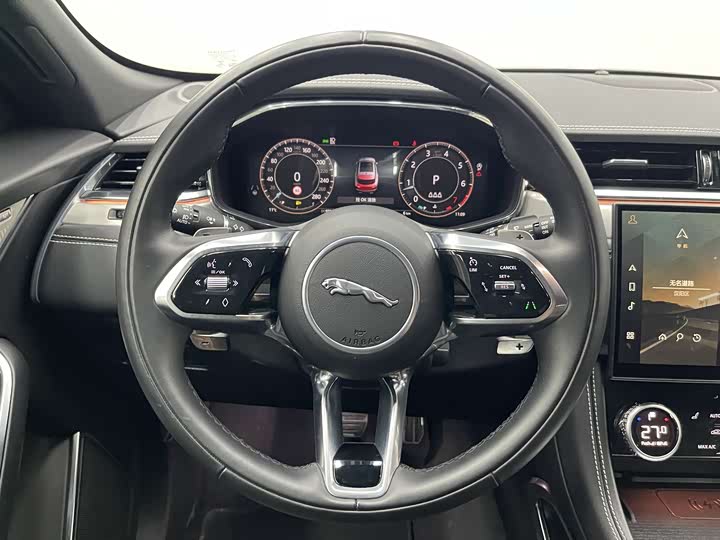 Фото 15 - Jaguar F-Pace