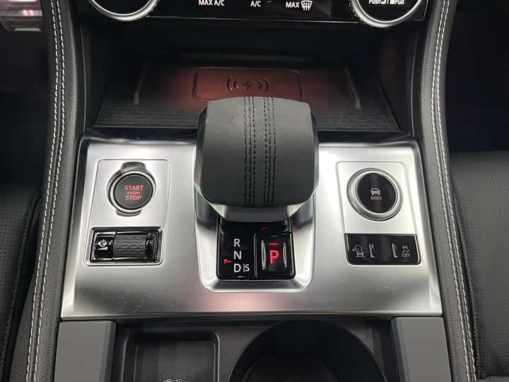 Фото 18 - Jaguar F-Pace