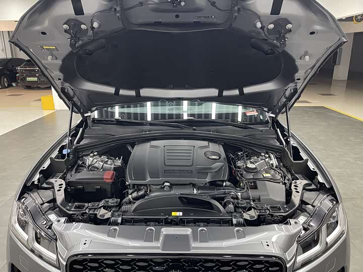 Фото 20 - Jaguar F-Pace