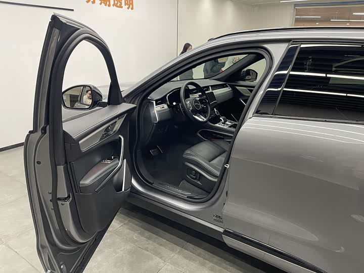 Фото 7 - Jaguar F-Pace