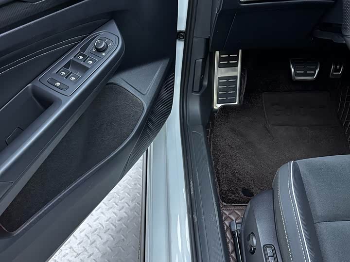 Фото 16 - Volkswagen Golf