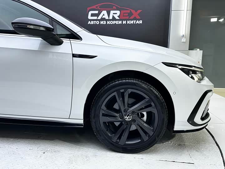 Фото 19 - Volkswagen Golf