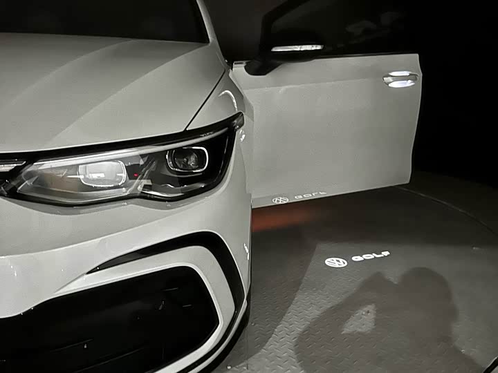 Фото 23 - Volkswagen Golf