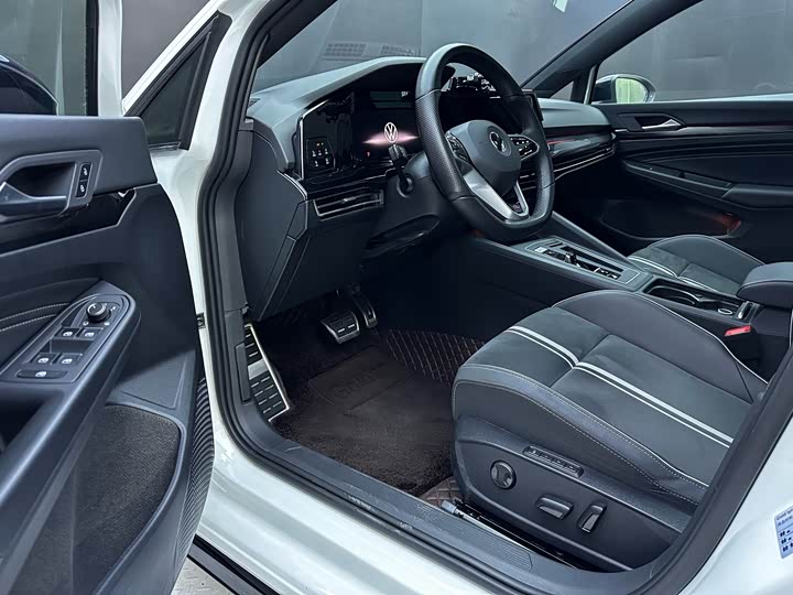 Фото 8 - Volkswagen Golf