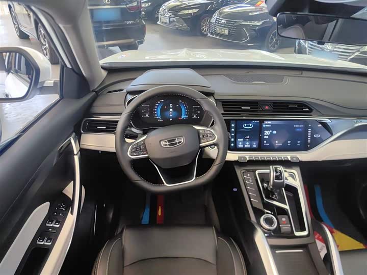 Фото 10 - Geely Atlas