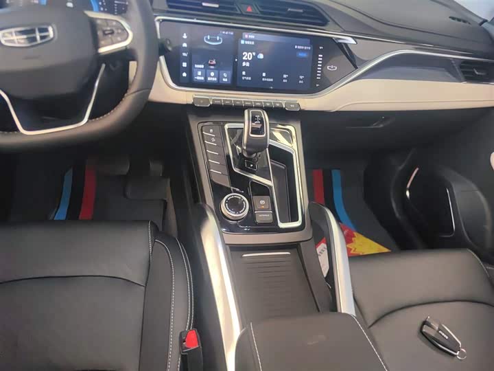 Фото 14 - Geely Atlas