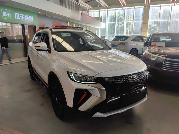 Фото 4 - Geely Atlas