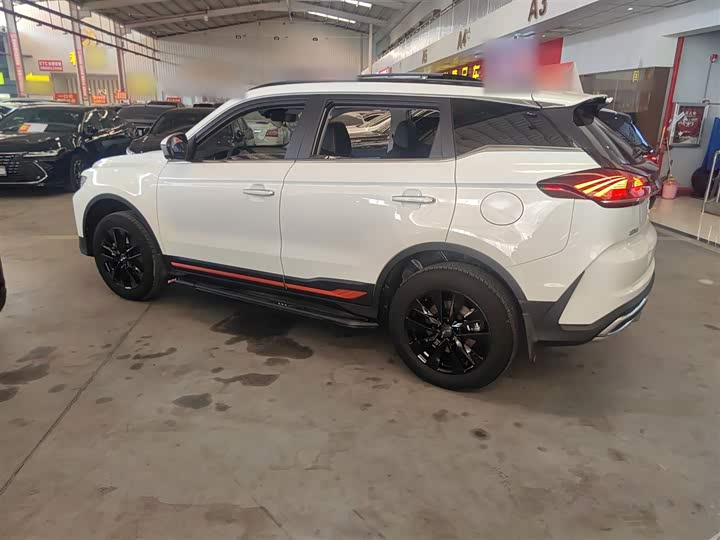 Фото 5 - Geely Atlas