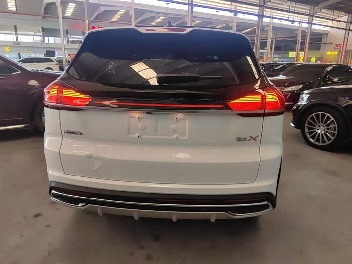 Фото 6 - Geely Atlas