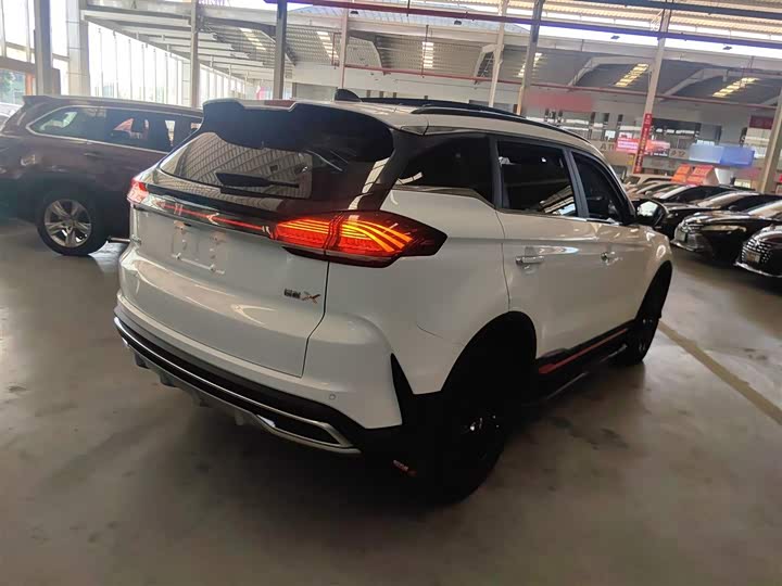 Фото 7 - Geely Atlas