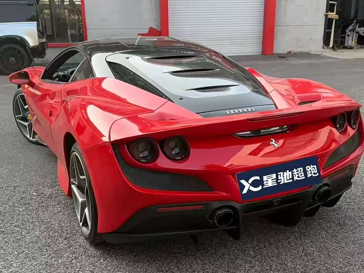 Фото 2 - Ferrari F8