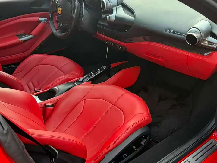 Фото 5 - Ferrari F8