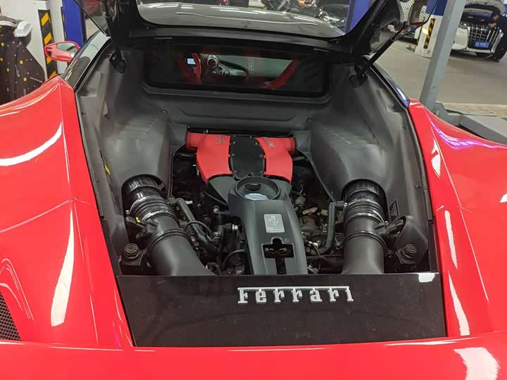 Фото 6 - Ferrari F8