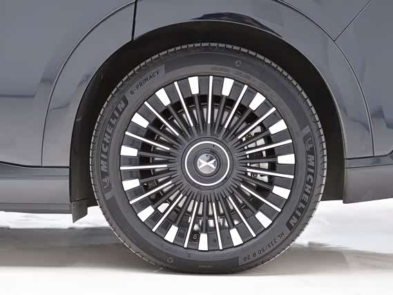 Фото 14 - XPeng X9