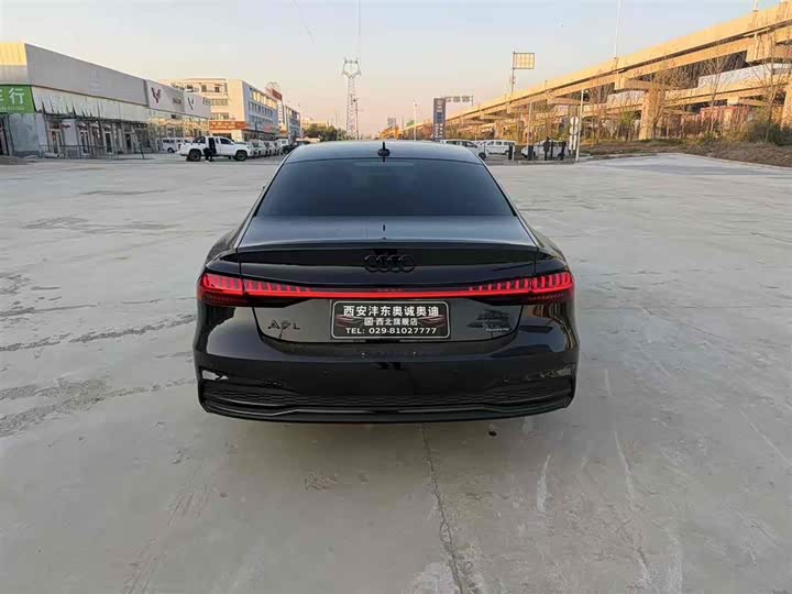 Фото 5 - Audi A7L