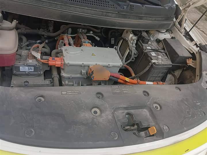 Фото 11 - Geely Geometry EX3