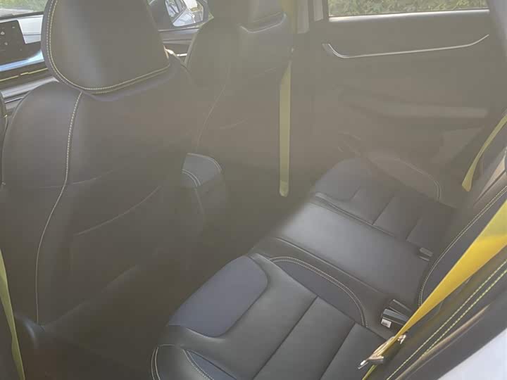 Фото 13 - Geely Geometry EX3