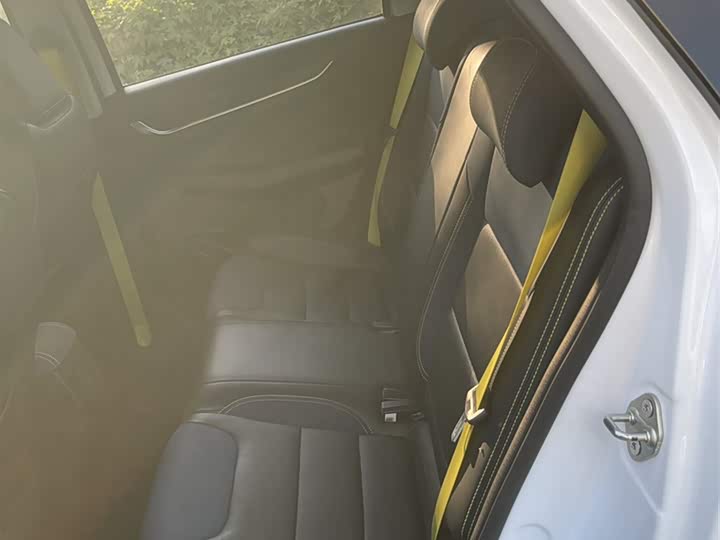 Фото 14 - Geely Geometry EX3