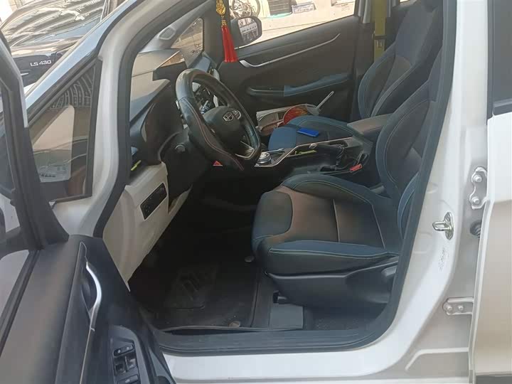 Фото 8 - Geely Geometry EX3