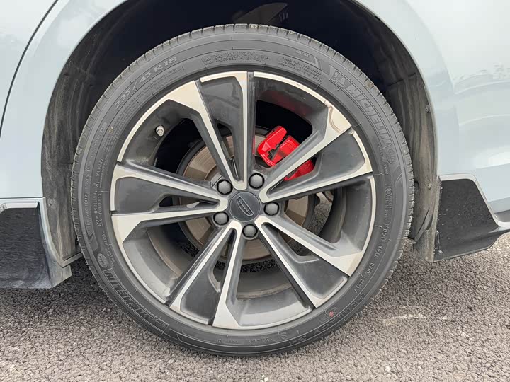 Фото 8 - Geely Preface