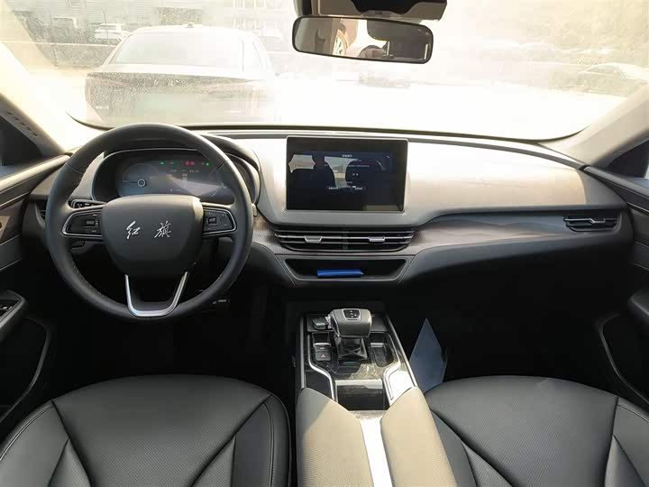 Фото 10 - Hongqi E-QM5