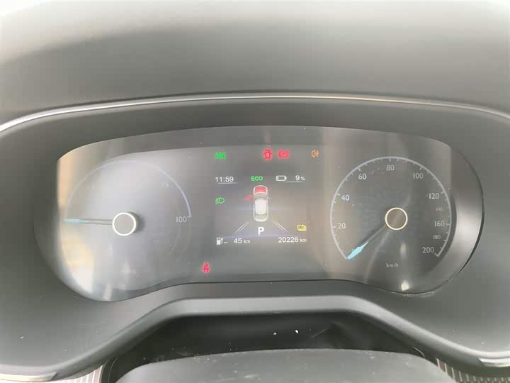 Фото 12 - Hongqi E-QM5