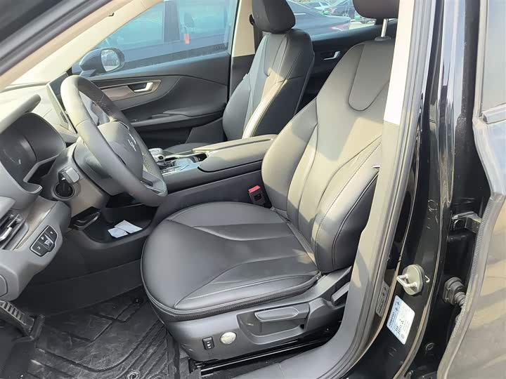 Фото 15 - Hongqi E-QM5