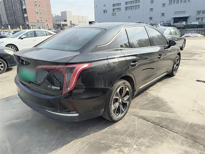 Фото 7 - Hongqi E-QM5