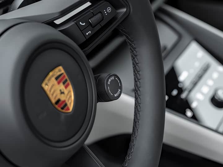 Фото 12 - Porsche Macan EV