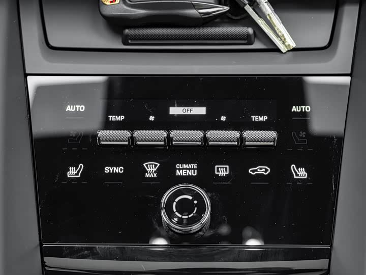 Фото 14 - Porsche Macan EV