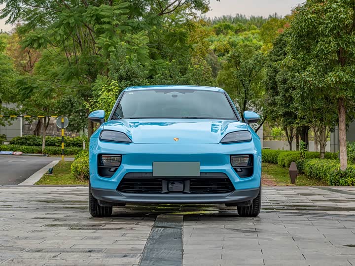 Фото 2 - Porsche Macan EV