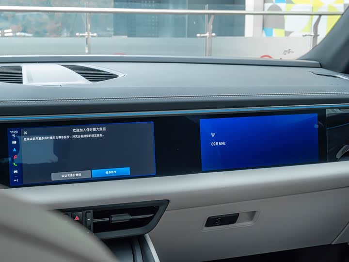 Фото 21 - Porsche Macan EV