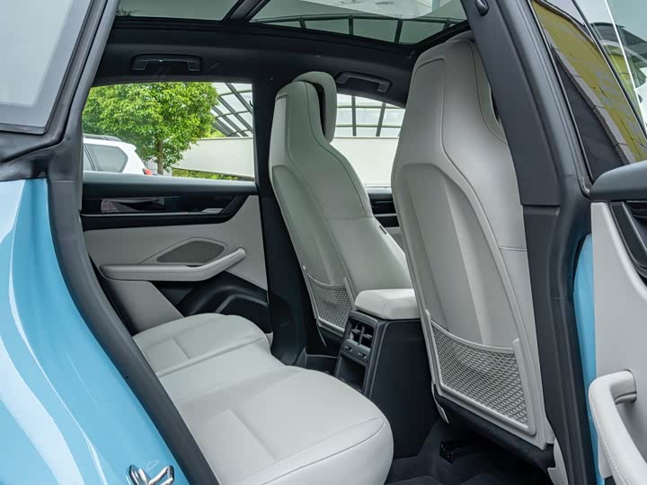 Фото 24 - Porsche Macan EV