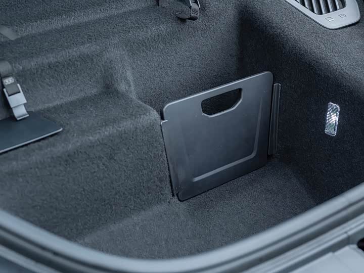 Фото 25 - Porsche Macan EV