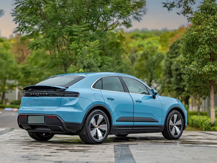 Фото 4 - Porsche Macan EV